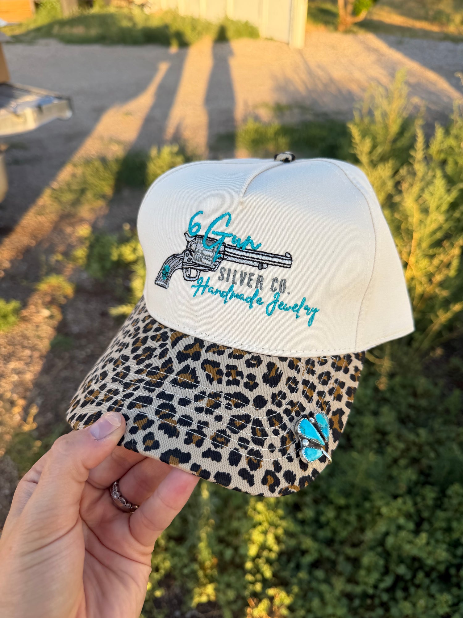 APPAREL & ACCESSORIES